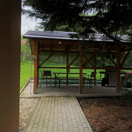 - U Vlcku Feriehus Kostelec nad Vltavou